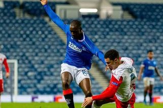 Nenáviděný Glen Kamara bude hrát proti Součkovi. Z Francie míří do Anglie