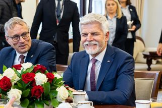 Kolik bere Petr Pavel k platu 380 tisíc? Důchod má vyšší než průměrný Čech, výsluhu Hrad odmítl zveřejnit
