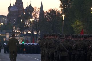 Nespokojení Rusové i obavy z útoku Ukrajiny. Nad Putinovou oslavou visí stín - Seznam Zprávy