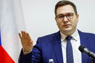 Na muniční iniciativu dali podle Lipavského dárci sto miliard