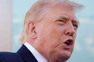 Vy šílení bastardi! Otevřete ten zatracený průliv, nebo skončíte v pekle, pohrozil Trump Íránu