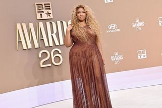 Plus size zpěvačka zhubla prvních 30 kilo: Křivky vystavila na pláži a nestačila se divit, co se kolem ní děje - Super.cz