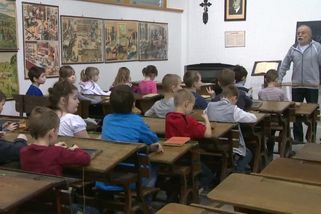 Kvíz o školní výuce za socialismu: Pionýr, sběry i ruština dnes zaskočí i pamětníky. Prověřte svou paměť pomocí 10 otázek