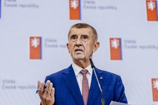 Prezident je nezodpovědný a ohrožuje bezpečnost státu, reaguje Babiš na Pavlovo veto