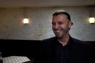 Zpěvák 4 Tenorů stříhal pupeční šňůru a viděl i placentu. Ukázal fotku miminka
