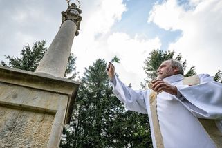 Neratovský zázrak je to, co dokážou udělat obyčejní lidé, říká oceněný kněz - Seznam Zprávy