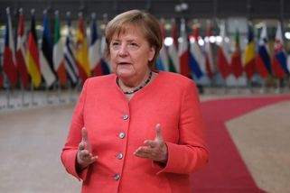 Evropa hledá člověka pro jednání s Putinem. Ve hře jsou Draghi i Merkelová