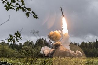 Rusko vyrábělo rakety ve velkém už před válkou. Proto má teď zásoby, píše americký list - Novinky