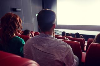 Lístek do kina vyjde online dráž. Poplatek se ukáže až v košíku - Novinky