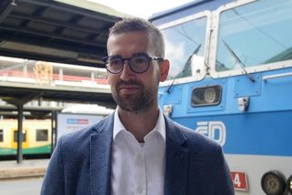 railtarget.cz/byznys/konec-krapince-v-cele-ceskych-drah-oteze-prebira-odbornice-z-ministerstva-dopravy-12566.html?utm_source=www.seznam.cz&utm_medium=seznam_distribuce&utm_campaign=lide