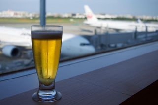 Žádné pivo před ranním letem, navrhuje kvůli opilcům šéf Ryanairu