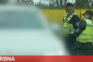 Policisté doprovodili do nemocnice řidičku s onkologicky nemocnou dcerou, která náhle začala krvácet