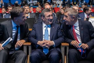 Česko má poslat peníze na zbraně pro Ukrajinu, SPD je proti. ‚Jednorázová, menší částka,‘ uklidňuje Babiš
