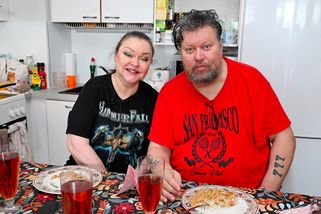 Ostudné chování manžela Dominiky Gottové: Timo Tolkki u fanoušků žebrá o peníze