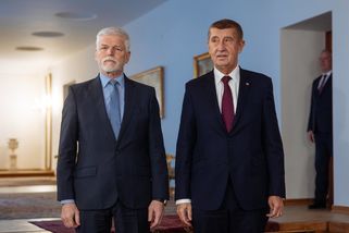 Uvěznit krále je středověká metoda, prezident nemůže být vězněm vlády. Kvůli svým kompetencím by se měl obrátit na Ústavní soud