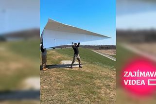 Poletí, nebo se zaryje do země? Tohle vypuštění obří papírové vlaštovky musíte vidět. | Zajímavá videa
