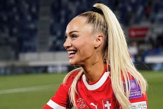 Řekla ano! Nejvíc sexy fotbalistka světa se zasnoubila. S novým přítelem je od ledna