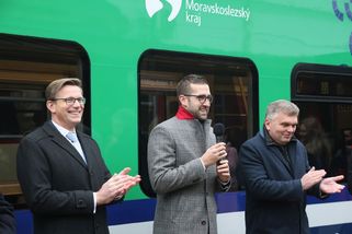 Předseda ÚOHS definitivně setřel Krapince a Kupku. Bateriové vlaky dráhy pořídily nezákonně - Zdopravy.cz