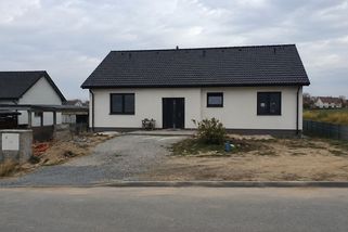 Postavili dřevostavbu o dva miliony levněji. Nešetřili na kvalitě, ale na zbytečnostech