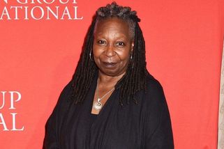 Whoopi Goldberg stále bolí hejty, které v roce 1993 schytala za šaty na Oscarech. Mrkněte, jak vypadal nenáviděný outfit - Super.cz
