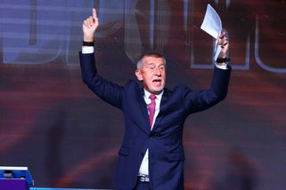 Babiš terčem posměchu. Premiér si přivlastňuje zásluhy i za počasí