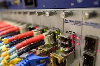 Česko si hraje na digitální stát. Za cedulí obce ale začíná technologický pravěk - Médium.cz