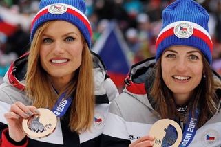 Těhotná Soukalová odsvědčila svatbu parťačce, s níž sbírala biatlonové medaile - Sport.cz