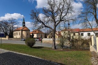 Vlivný úředník zařizuje „otcův“ dům: Na plácek chce vměstnat třípodlažní vilu - Seznam Zprávy