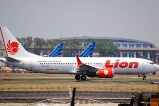 Zbrusu nový Boeing 737 MAX 8 se 181 pasažéry skončil po 11 minutách letu v hlubinách Jávského moře - Médium.cz