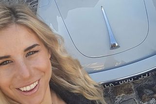 Ester Ledecká se pochlubila novým autem! Vlastně není nové, ale o to úžasnější - Garáž.cz
