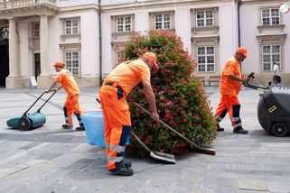 Není na pokutu? Tak koště a do ulic! Slovensko mění pravidla