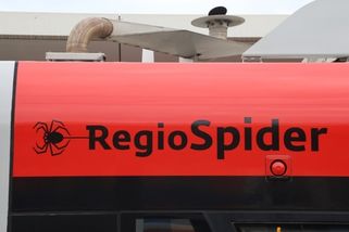 railtarget.cz/osobni-doprava/sbohem-rozvrzane-sukafony-na-stredocechy-cekaji-klimatizovani-pavouci-12597.html?utm_source=www.seznam.cz&utm_medium=seznam_distribuce&utm_campaign=lide