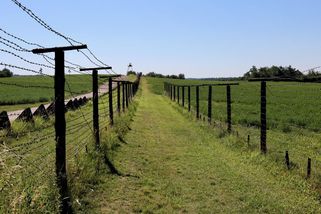 Čtyři mladíci z Břeclavska roku 1985 podkopali železnou oponu u Valtic. Útěk do Rakouska jim vyšel - Médium.cz