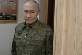 Putin dělá z Ruska vězení. Branci se o zákazu výje...