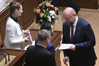 Sněmovna nezvolila Žáčka a Bartoška do čela dvojice kontrolních komisí