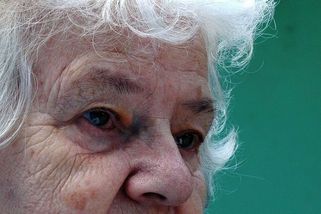 „Já jsem tu byl první, paní.“ „Bohužel jste v důchodu, tak si počkáte“ - Médium.cz