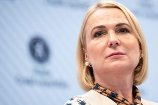 Rekordní odměna. Exministryně Černochová vyplatila vloni svému náměstkovi milionovou prémii