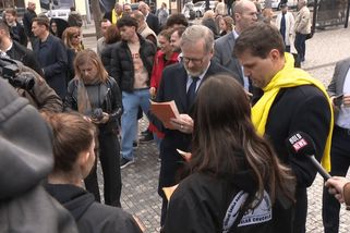 Koalice Spolu ztrácí voliče, Fiala vezme na tour známou herečku. Experti ukázali na problém