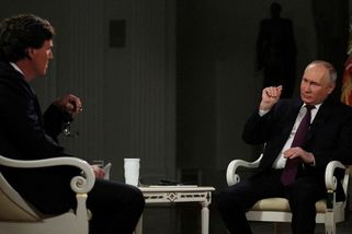 Rusko nemůže být na Ukrajině poraženo, řekl Putin americkému moderátorovi - Novinky