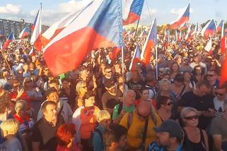 Odpůrci vlády demonstrovali na Václavském náměstí, pak se vydali na Letnou - Novinky