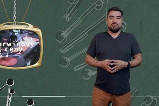 Cyklista se zasekl na kolejích. Vlak mu dal nejrychlejší lekci fyziky | Darwinovy ceny