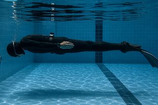 Téměř 30 minut bez jediného nádechu. Chorvatský freediver posunul hranice lidského těla - Médium.cz