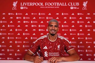 Liverpool získal při zranění obránců na hostování Araúja z Barcelony - Sport.cz