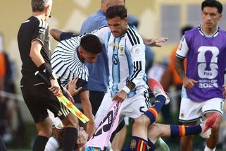 Vysoké tresty pro Argentinu. Paredes za potyčku po finále MS vynechá 10 duelů, co další?