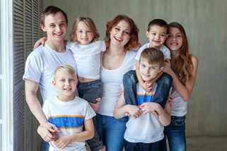 Účetní Aneta: Máme 5 dětí! Nevyskakujeme si, neutrácíme za blbosti a pomáhají nám prarodiče - Proženy.cz
