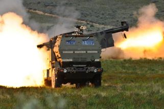 Video: Rusové nezodpovědně zřídili cvičiště nedaleko fronty. HIMARS vojáky nekompromisně smazal