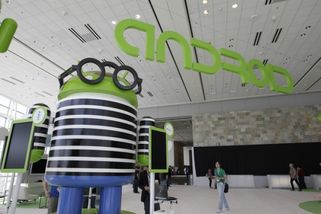 Českými telefony se šíří virus napadající Android, rozesílá statisíce zpráv