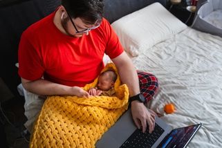 Vydělat dost peněz a přitom být doma s rodinou: Na dnešní muže jsou ze strany manželek často kladeny nesplnitelné nároky