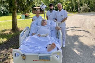 Lékaři i farníci z Boskovic se radují. Oblíbený farář Mirek se po třech týdnech v kritickém stavu zotavuje - Novinky