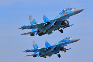 Video: Rusové řídili drony z jednoho místa. Pak přiletěl ukrajinský Su-27